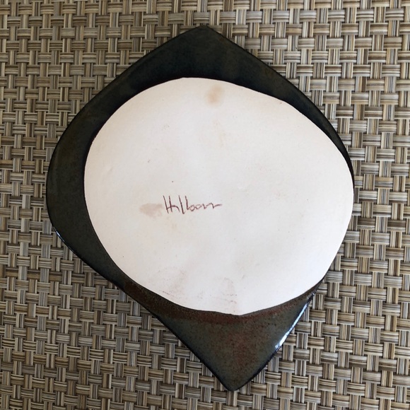 Signed Pottery Leaf Trinket Dish/Soap Dish Minimalist Style - Picture 11 of 15